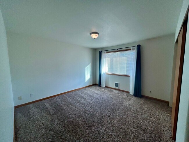 Building Photo - 4241 Wintergreen Ln