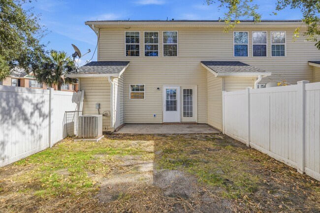 Building Photo - 777 King George Blvd