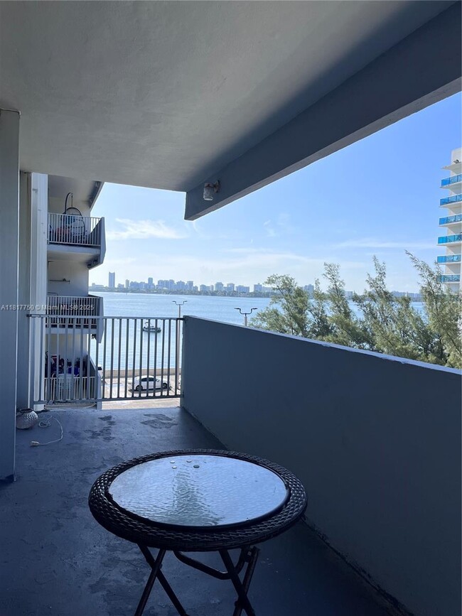 Building Photo - 7545 E Treasure Dr