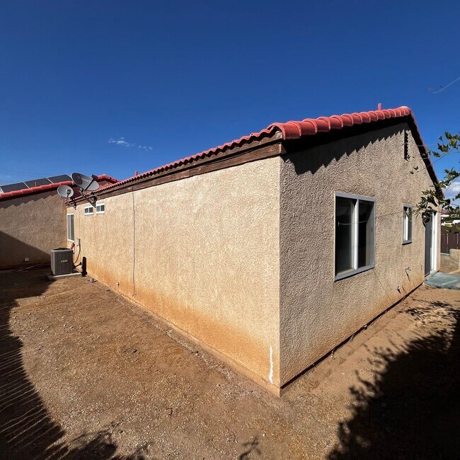 Building Photo - 13649 Glengarry Dr