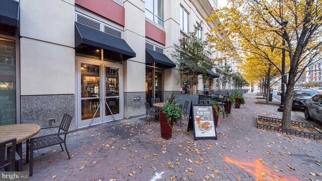Building Photo - 851 N Glebe Rd