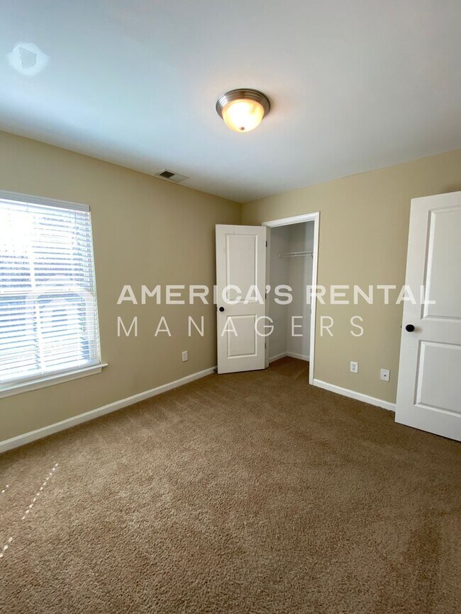 Building Photo - Townhome Available in Calera!! Available to View Now!!!