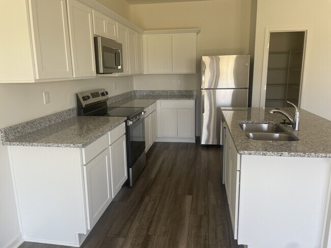 Building Photo - 349 Sporting Dr