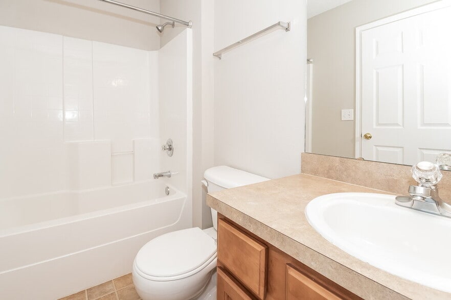 Building Photo - 2120 Sotterley Ln