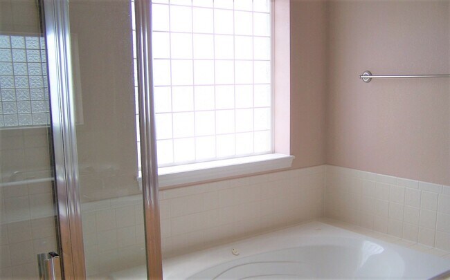 Building Photo - 2361 Craycroft Dr