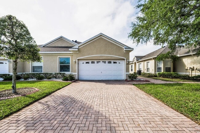 Building Photo - Beautifully Updated Villa