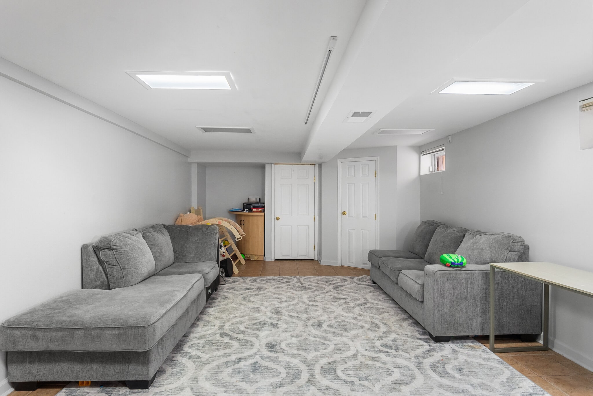 Building Photo - 2066 Batchelder St