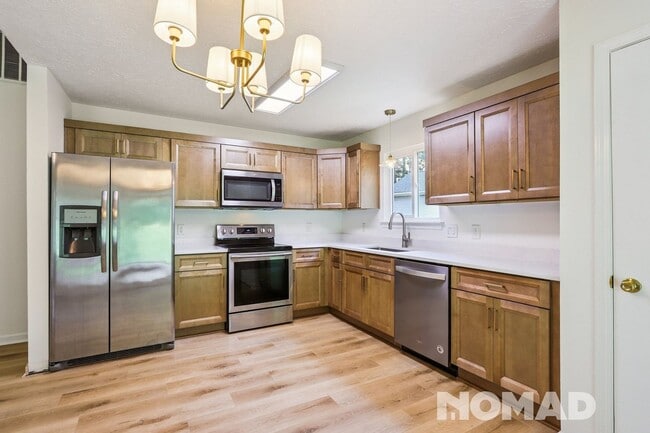 Building Photo - 1015 Chelsea Dr