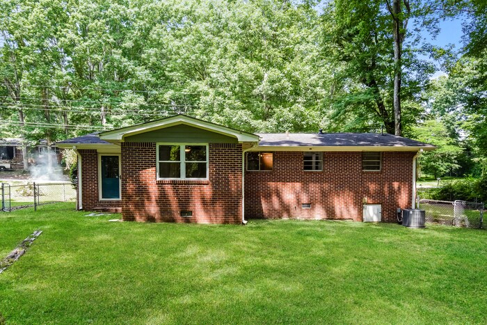 Building Photo - 2116 Terry Ln