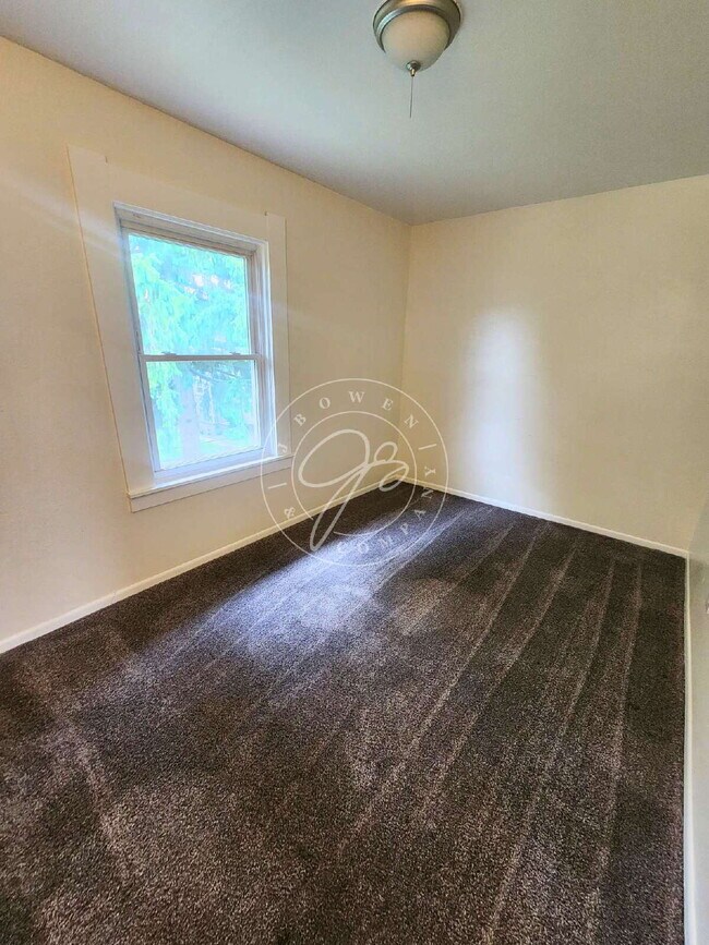 Building Photo - Spacious 3-Bedroom Home in West Toledo