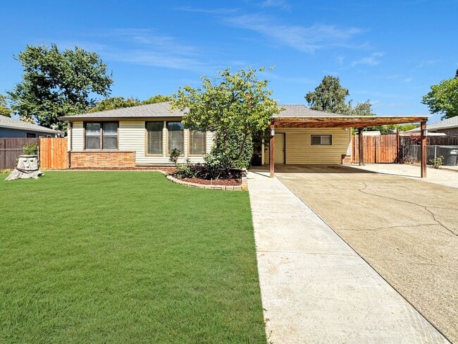 Primary Photo - Charming 2 Bedroom House in Sacramento