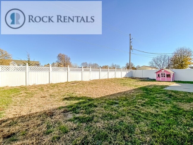 Building Photo - Beautiful 3 Bed 2 Bath Home in Quiet Neighborhood