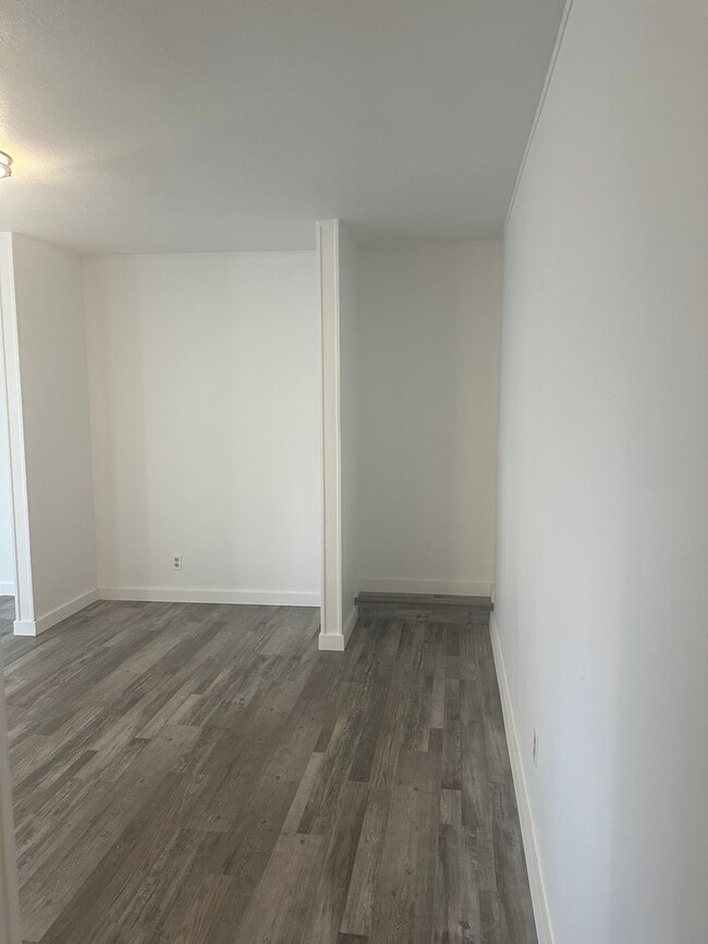 Building Photo - Brand new 1 bedroom apartment! (MOVE IN SP...