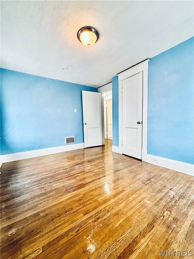 Building Photo - 354 Shepard Ave