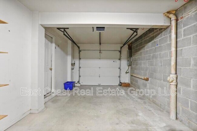 Building Photo - 8033 Hollow Reed Ct