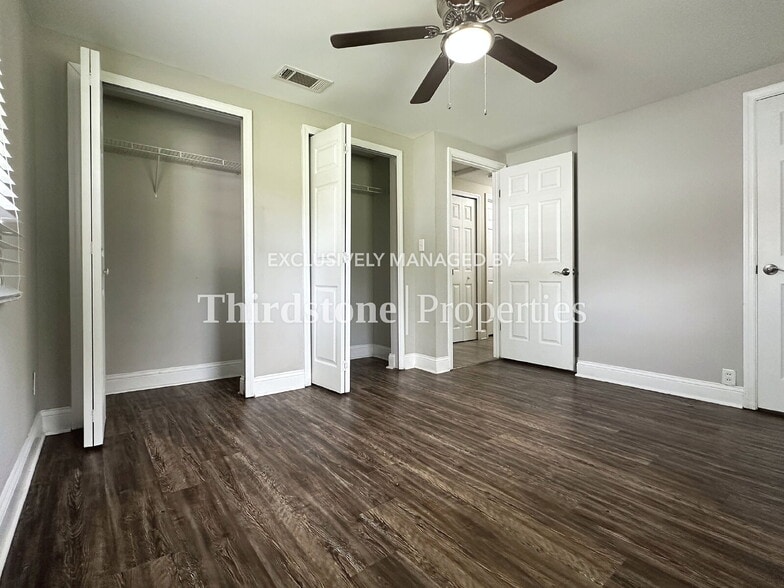 Building Photo - 455 W Clermont Dr