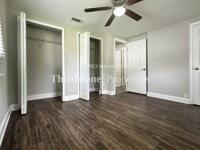 Building Photo - 455 W Clermont Dr