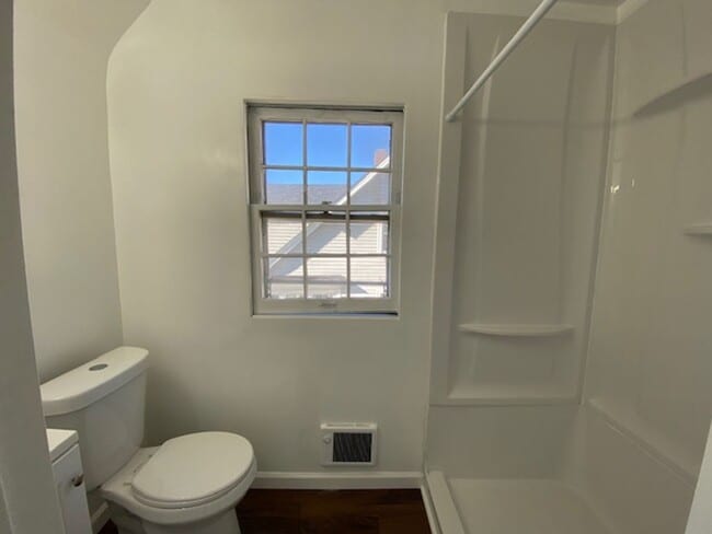 Building Photo - Bright 2BR / 2 Bath Bungalow Near Parks & Transit