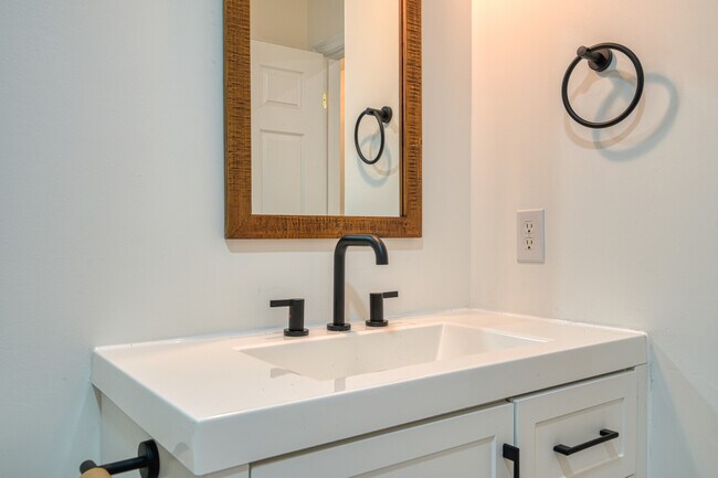 Building Photo - 2416 Horseshoe Bend Dr