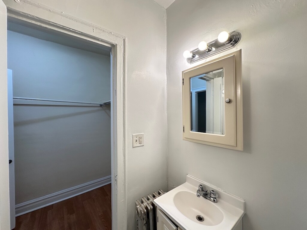Building Photo - 4834 N Damen Ave