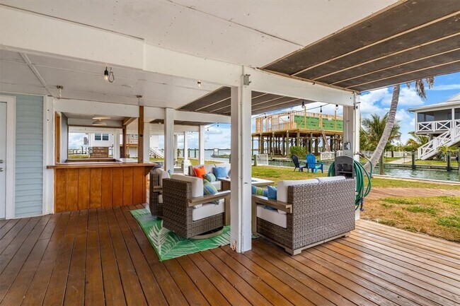 Building Photo - 9750 LITTLE GASPARILLA Is