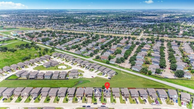 Building Photo - 18638 Lansdowne Stream Path