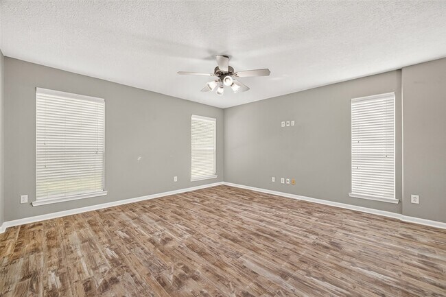 Building Photo - 5437 N Buffalo Cir
