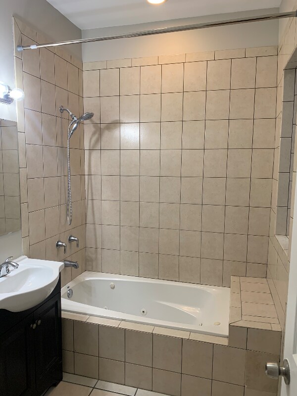 Building Photo - 5902 S Prairie Ave