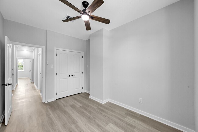 Building Photo - 14833 Spica Ct