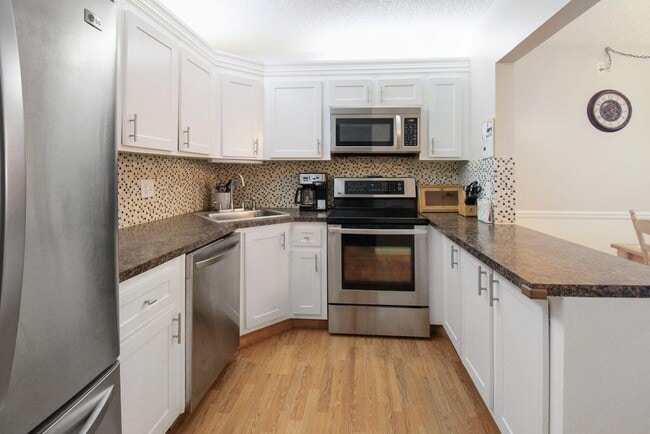 Building Photo - 407 Pine Glen Ln