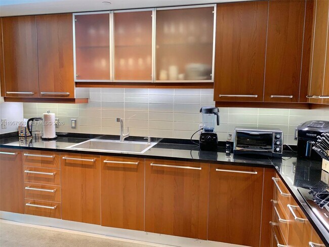 Building Photo - 3101 S Ocean Dr