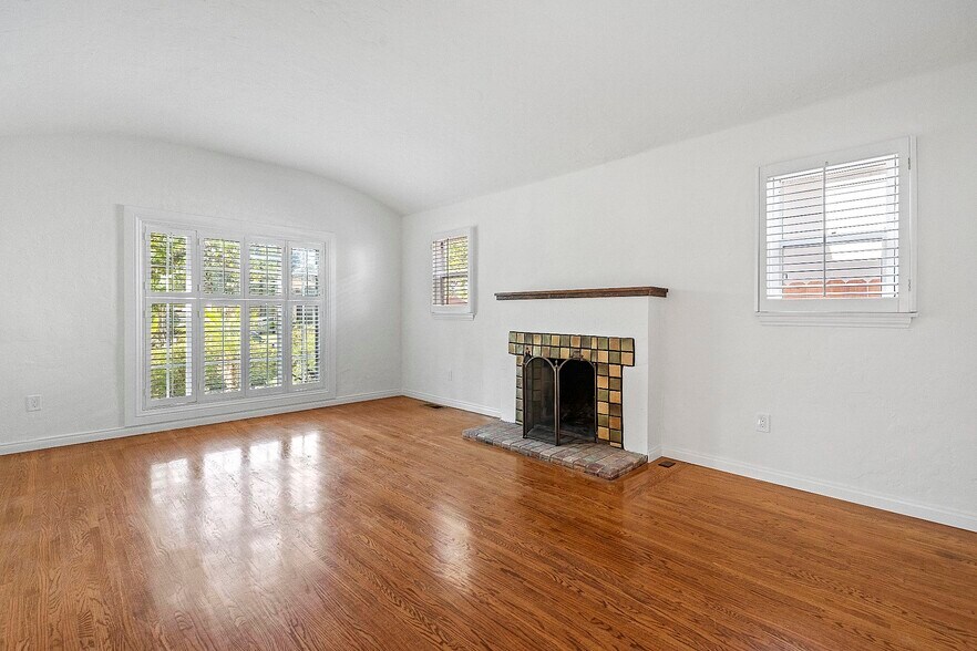 Building Photo - 4044 Huron Ave