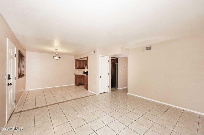 Building Photo - 303 N Miller Rd