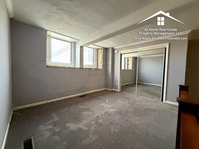 Building Photo - 808 Center St