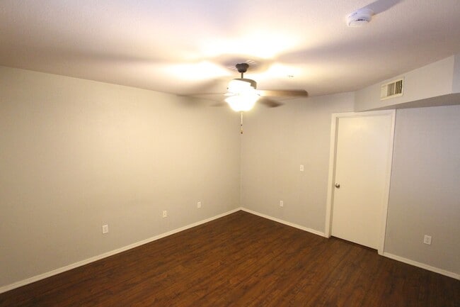 Building Photo - Price Improvement - Arbors Condo Near NAU | 1 Bed / 1 Bath | Hardwood Floors | Private Balcony