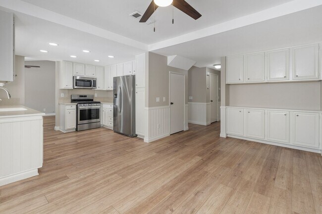 Building Photo - 42994 Agena St