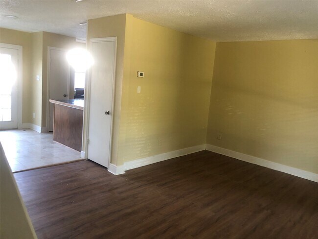 Building Photo - 9308 Westwood Village Dr