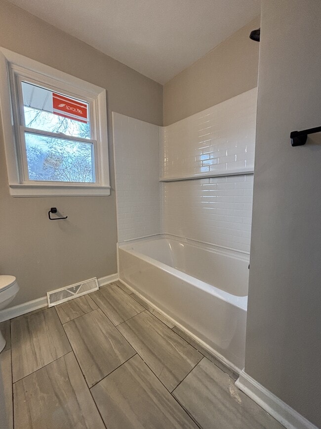 Building Photo - 5819 Dogwood Ave