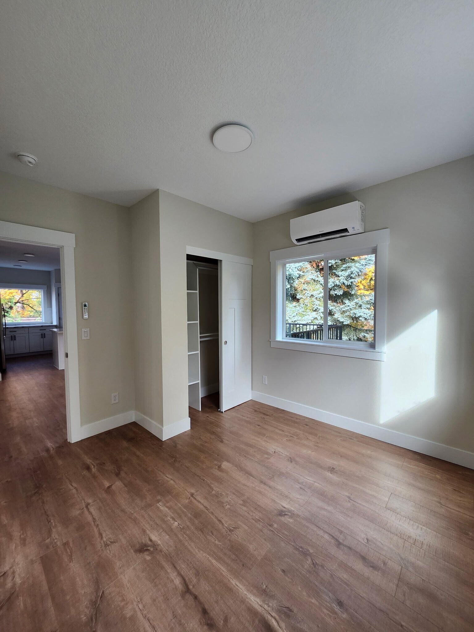 Building Photo - 4905 SE Harney Dr