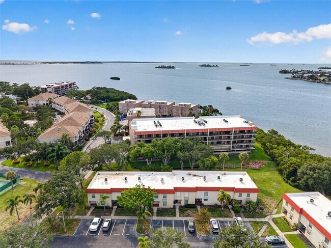 Building Photo - 2700 Bayshore Blvd