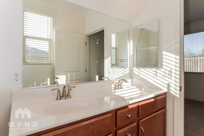 Building Photo - 801 Calle Tikal