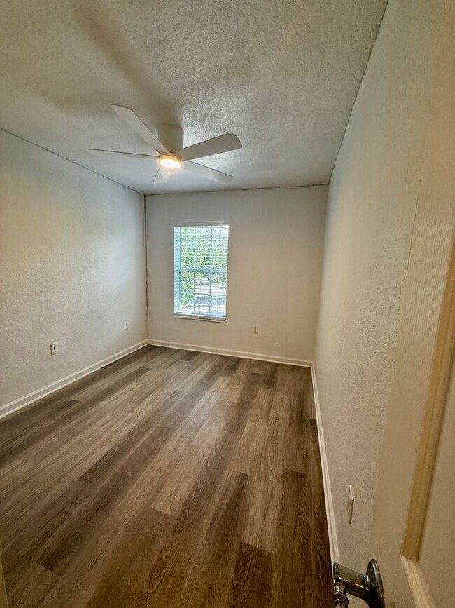 Building Photo - Lake Sawyer - Luxury 3/2.5 Condo