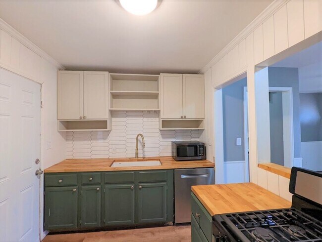 Building Photo - 2 Bed 1 Bath Plus Bonus Living/Office Cottage Style Home-The Village NW OKC