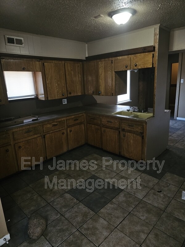 Building Photo - 217 N Wilson Ave