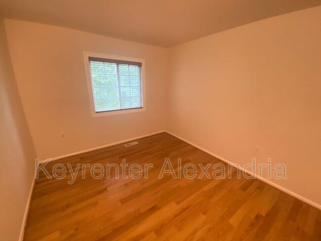 Building Photo - 5923 Kara Pl