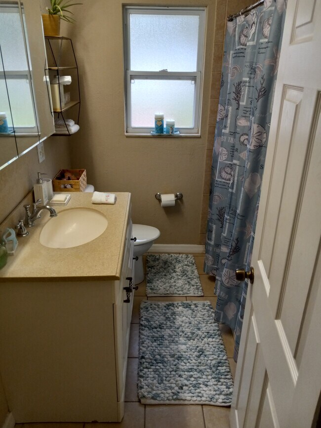 Building Photo - 4220 37th Ave N