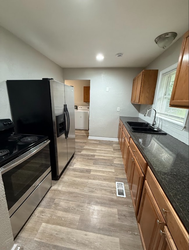 Building Photo - Beautifully Remodeled 3-Bedroom Single Fam...