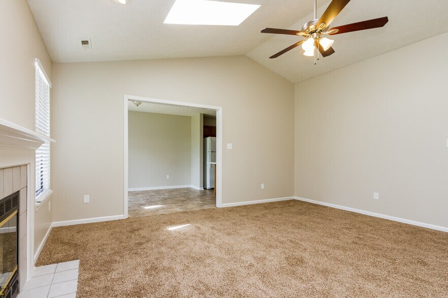 Building Photo - 5040 Harpers Ln