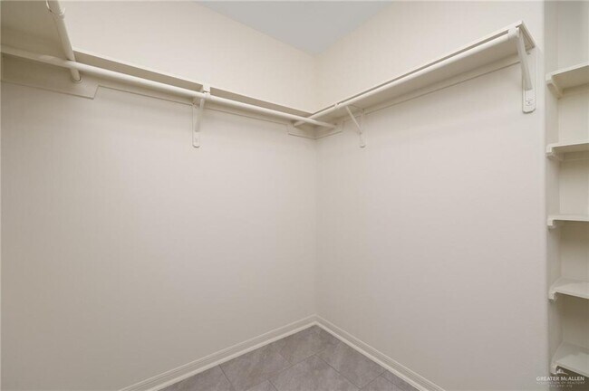 Building Photo - 11 N Plumbago Ave
