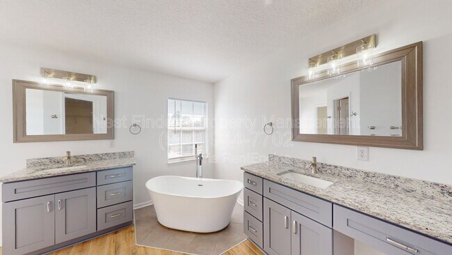 Building Photo - 12383 Tropic Dr